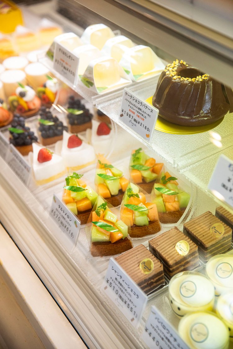 駅の南口近くで営業。