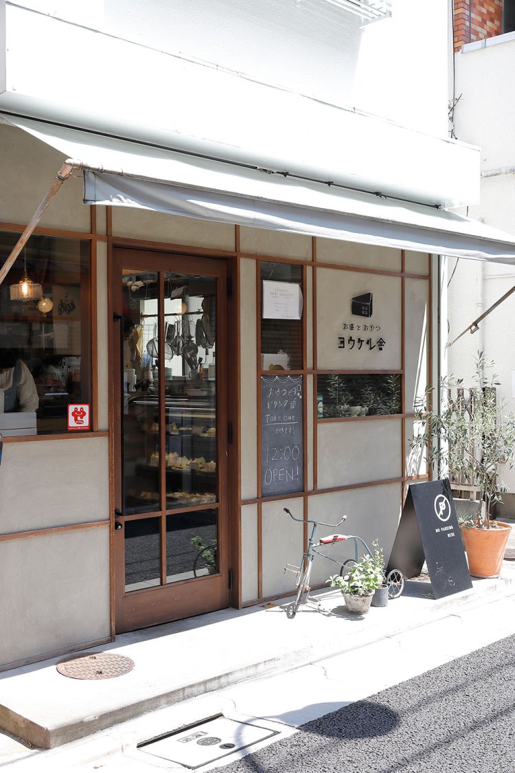 年配紳士も通う。