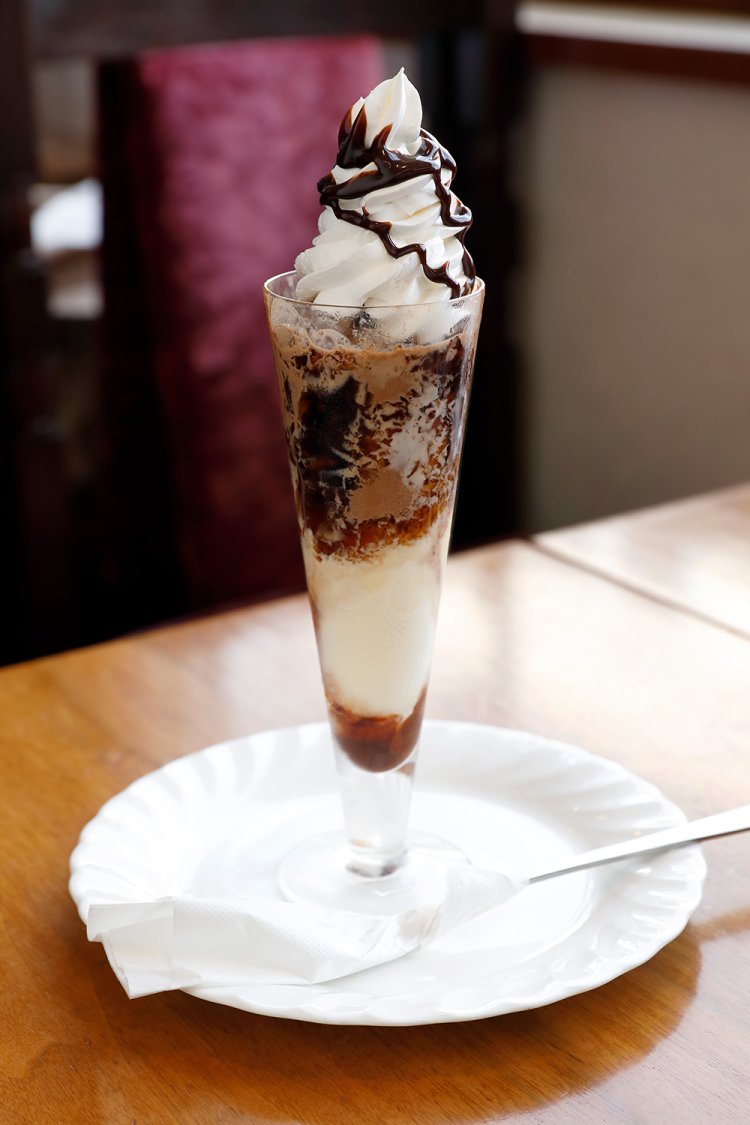 パフェのモカフロスティ730円。