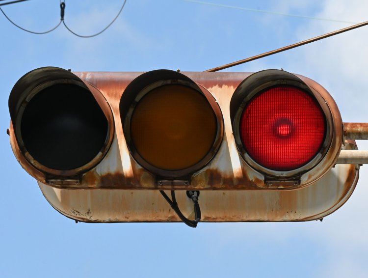 電球式の信号機。