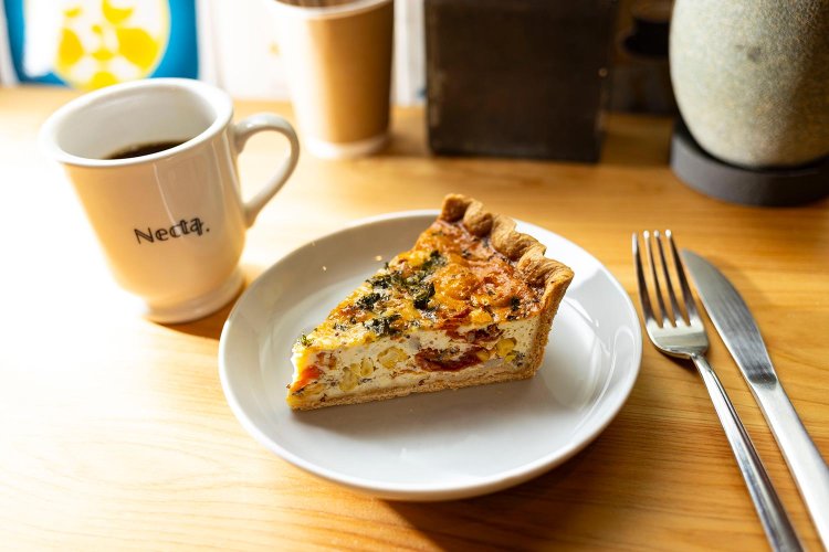 キッシュ669円、ハンドドリップコーヒー605円。