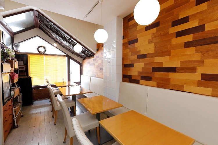 テーブル席は4卓。