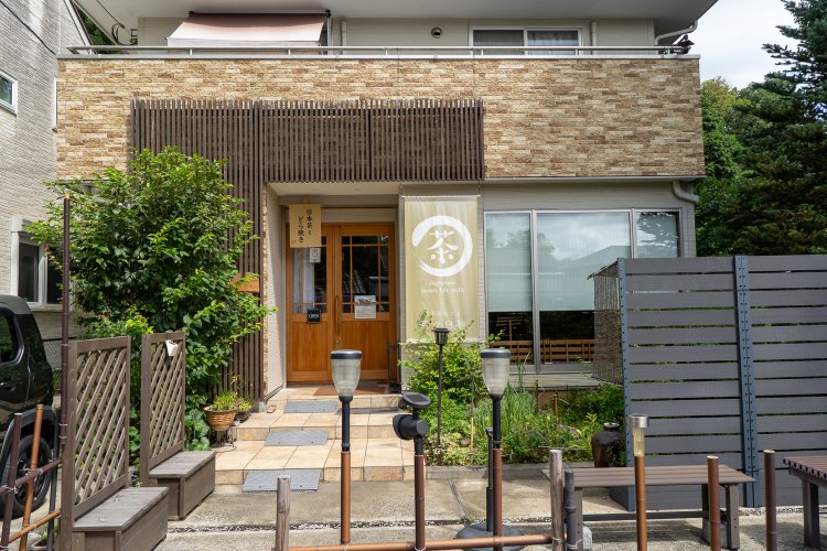 ドアを開けて、お店に入るとお茶のいい香り！