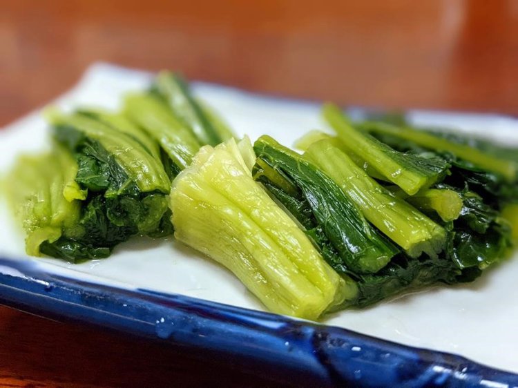 緑が鮮やかな野沢菜。