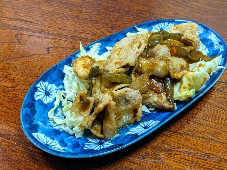 甘じょっぱい香りがたまらない焼き肉。