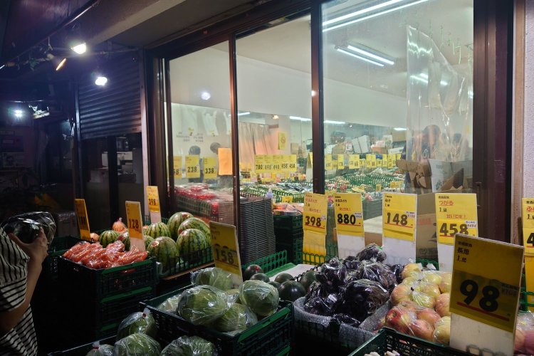 『ふるさと』の店先。安い！