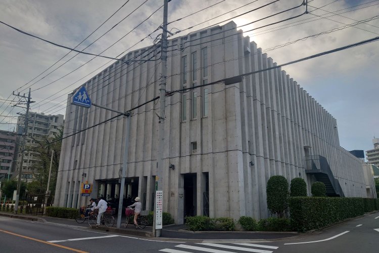 並木公民館。喫茶店などパブリックなスぺ―スはない。