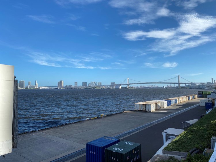 レインボーブリッジの向こうがお台場エリアだ。