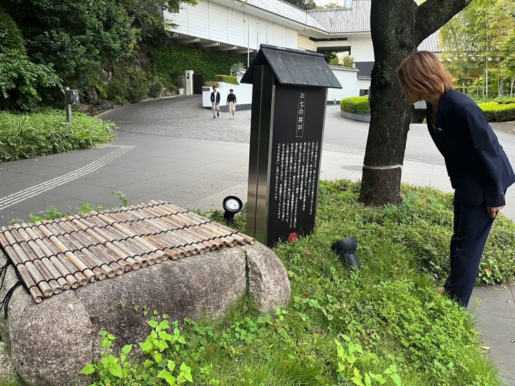 「お七の井戸」。放⽕は⼤罪であって、放⽕犯に対する処刑は死罪すなわち「⽕刑」だった。