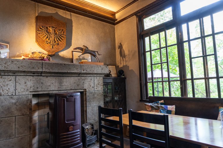 入り口から近いかつてのリビングではピアノ教室が開かれていた。