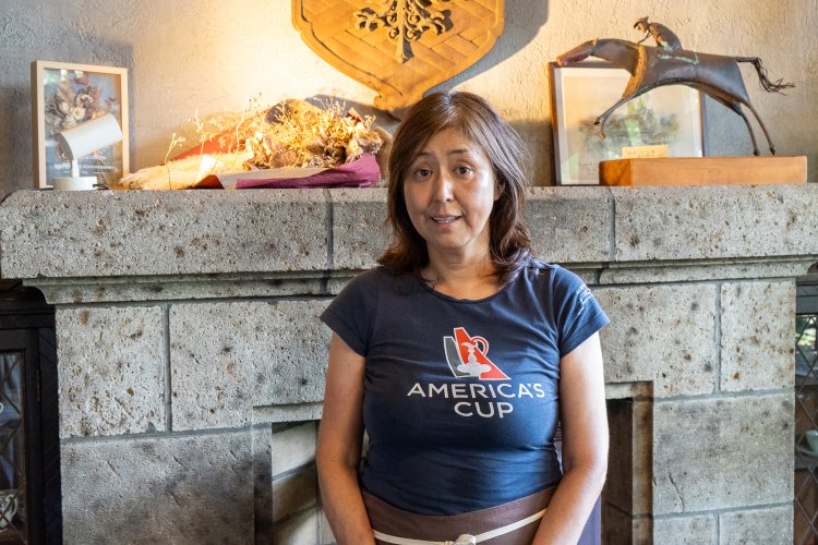 カフェオーナーの久保愛美さん。