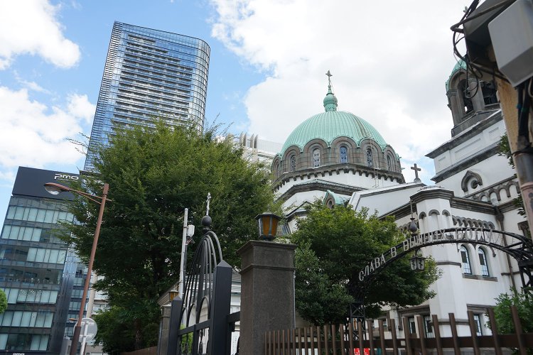 聖橋の近くに立つ『ニコライ堂』（東京復活大聖堂）。