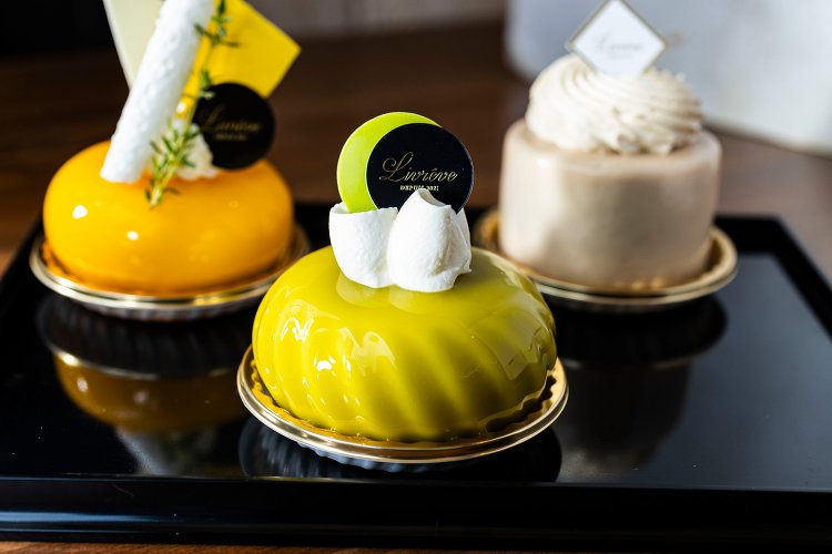 エレーヌ660円（手前）、エメ660円（右奥）コム ラ リュンヌ650円（左奥）。