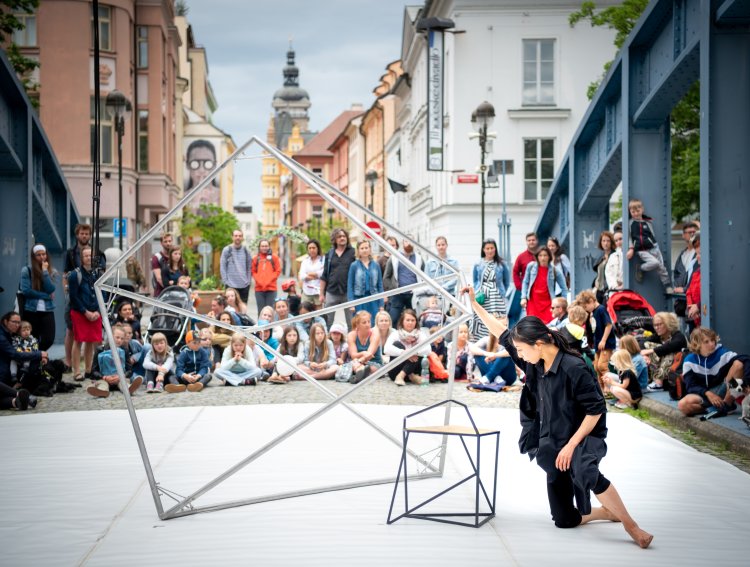 『六本木ヒルズ』アリーナでは吉田亜希が『KinGyo24』を披露。