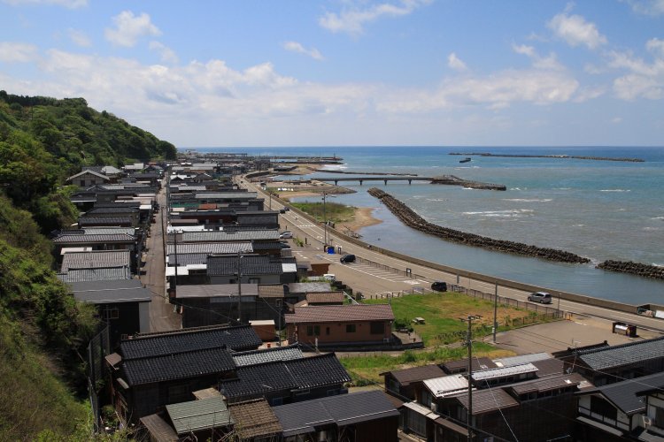 妻入りの街並み展望広場から。