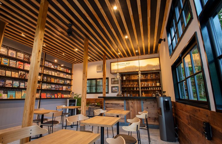 ボルダリング体験ウォールも備わる「TOKUSAWA BASE」。