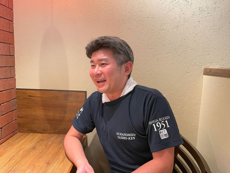 「以前からの店の常連はじめ、たくさんの人に来ていただいています」と話す田内川さん。