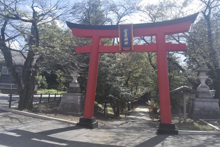井出沢（いでのさわ）古戦場の菅原神社。今も広い境内を持つ。