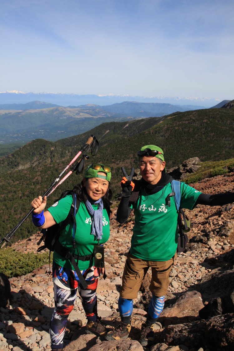 「ツクモグサの花を見にきました」と話す、オーレン小屋の常連に遭遇。