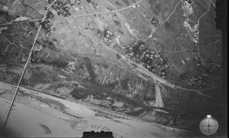 下河原貨物駅の戦前の光景。これは旧日本陸軍が撮影したものを拡大。線路の配置は戦前から変わらなかったようだ。[東京北西部　番号：C24 コース：C1-14 1941/7/27撮影、日本陸軍を拡大加工https://mapps.gsi.go.jp/maplibSearch.do?specificationId=730312]。