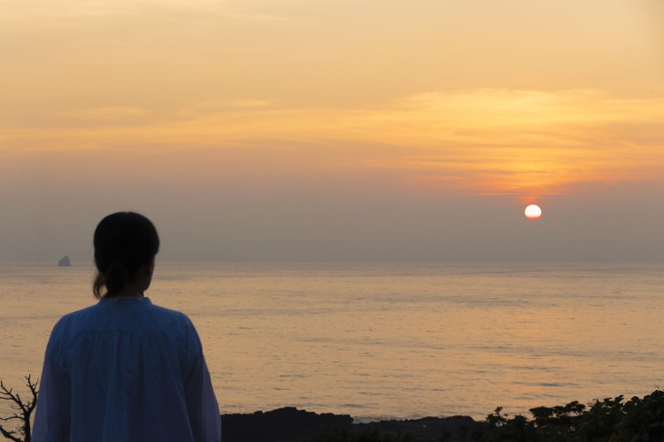 ひたすらぼーっと島時間（撮影＝草野清一郎）。
