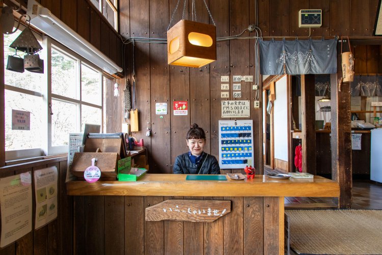 受付ではスタッフがにこやかにお出迎え。