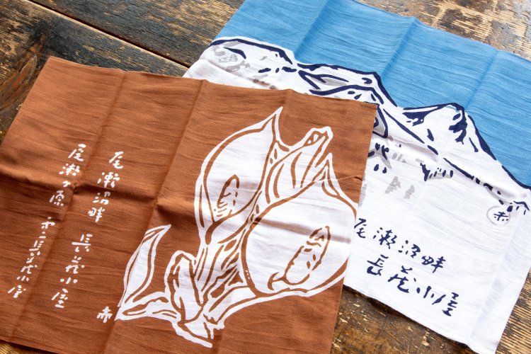 オリジナル手ぬぐいには、小屋主が詠んだ短歌が添えられたものも。