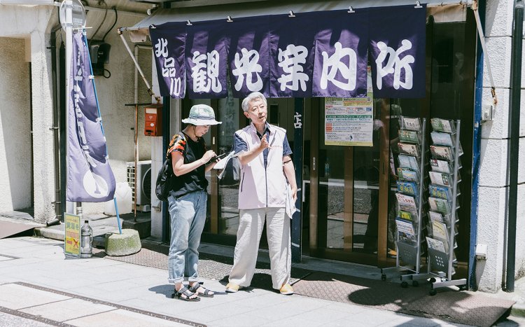 商店街には観光案内所まであった！　いくつかおすすめ情報をゲット。
