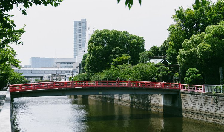 目黒川沿いの荏原神社。東海七福神の中の1社として恵比須さまが祀られている。