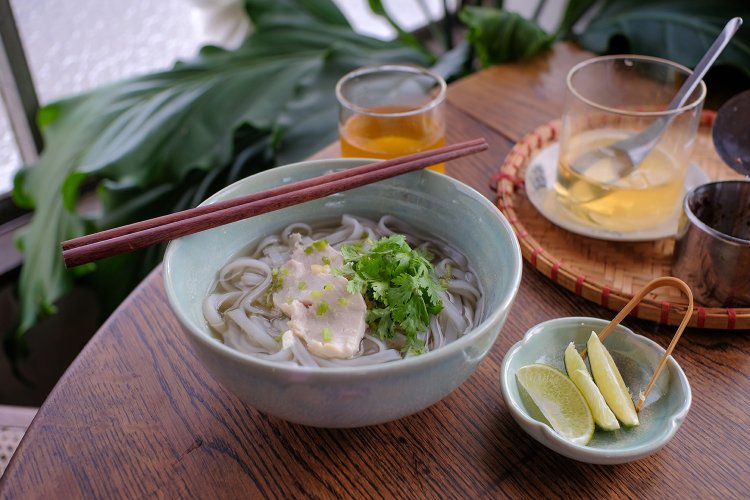 神楽坂の隣町・牛込柳町『MERAKI Viet Nam』でベトナムの“バッチャン焼き”とフォーに出合う