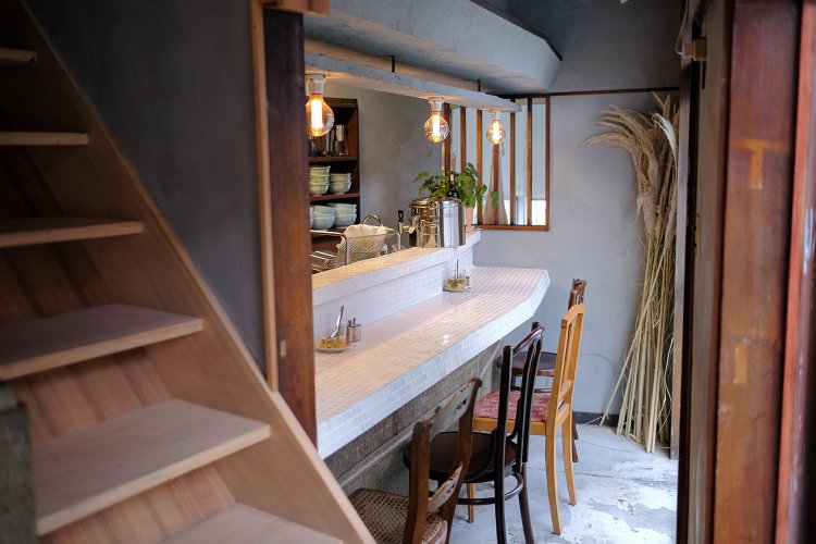 1階のカウンター席。