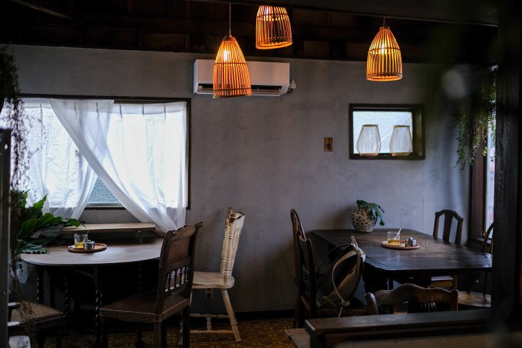 2階はカフェ風のおしゃれな内観。