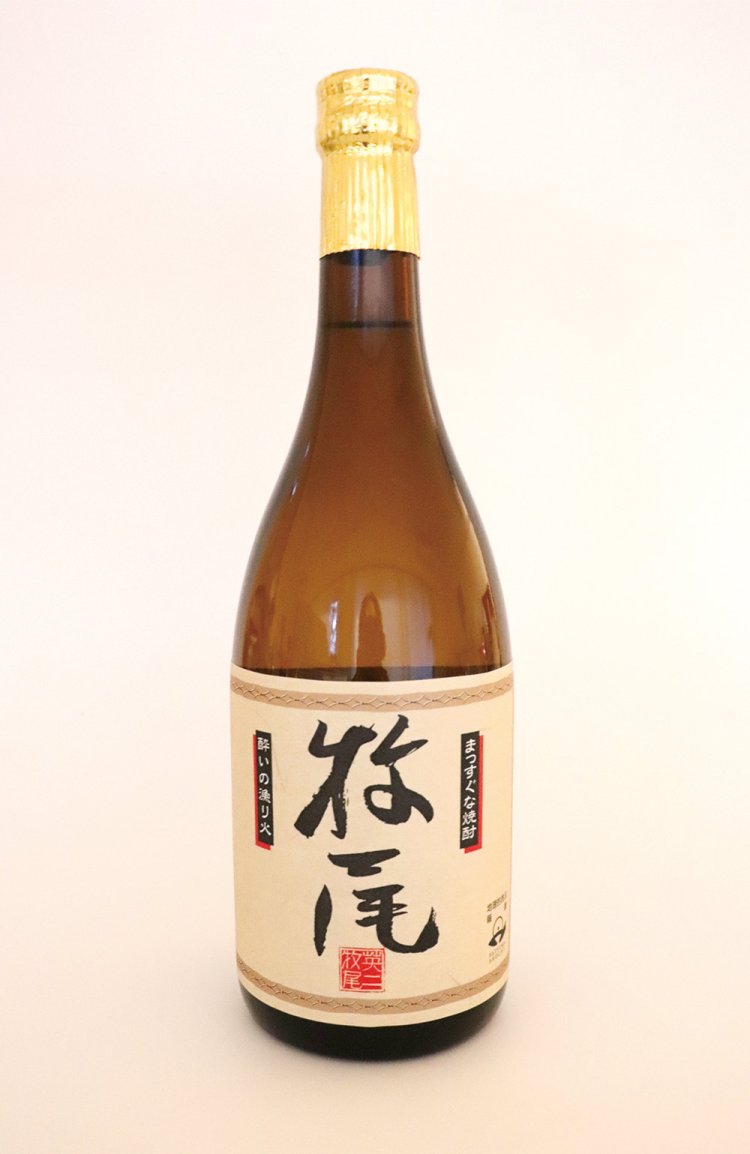 牧尾代表おすすめのオリジナル焼酎「牧尾」。地元で栽培されたサツマイモ・黄金千貫（こがねせんがん）を使用している。