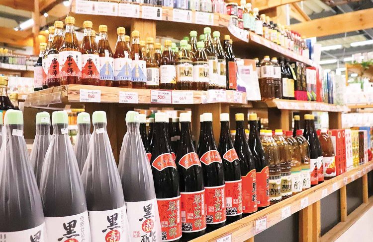 黒酢の産地・鹿児島の伝統的な黒酢7社を網羅。