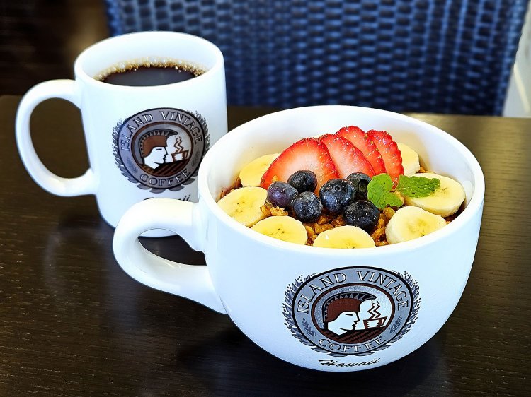 アサイーボウル 24オンス1950円、16オンス1500円（写真は24オンス）。