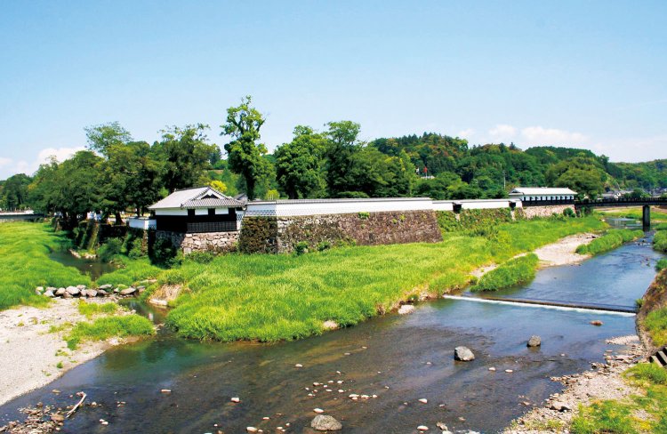 光石さんの出演映画『おじいちゃん、死んじゃったって。』（2017）のロケ地・熊本県人吉市。“九州の小京都”といわれる。（C）熊本県観光連盟。
