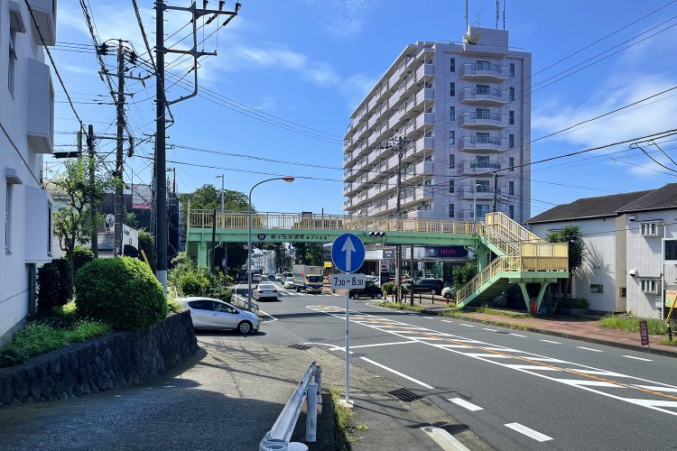 国道1号を離れ、道がすこし狭くなった。