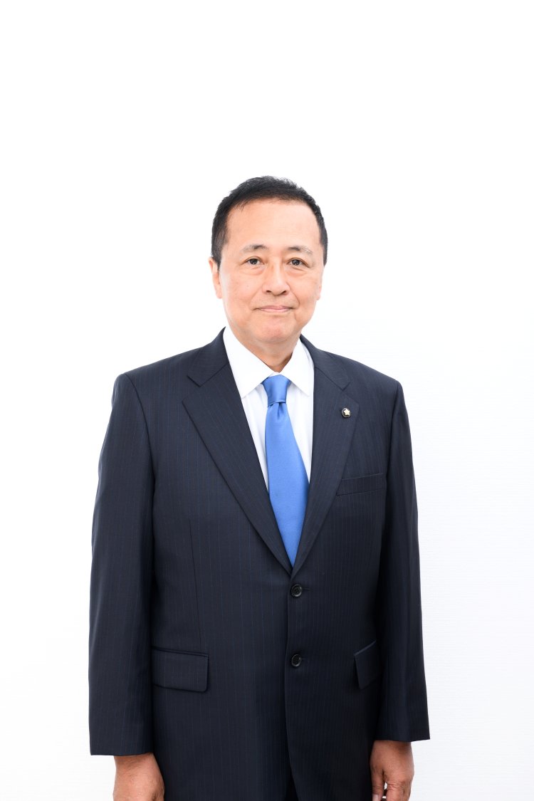 開会式に登場する保坂展人世田谷区長。