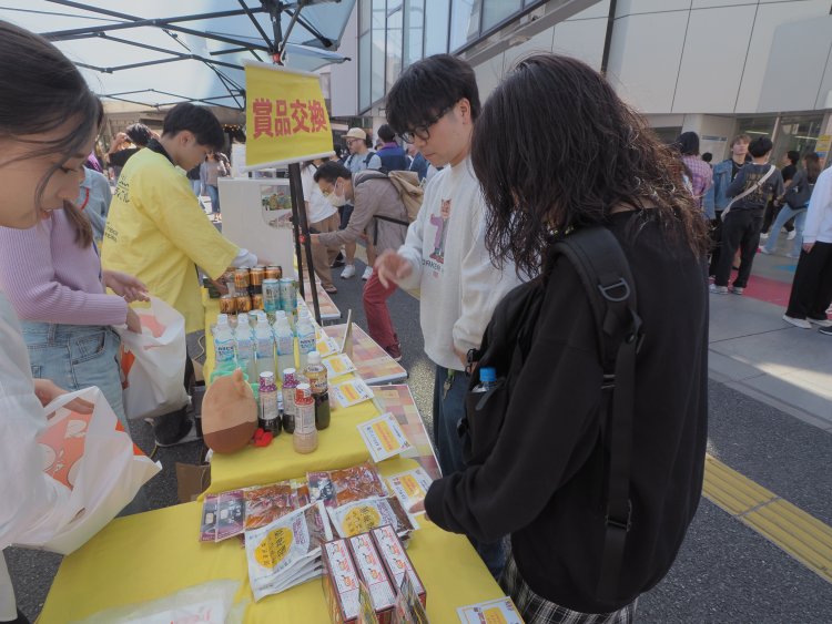 フェスティバルの人気企画、スタンプラリー。写真は2023年の様子。