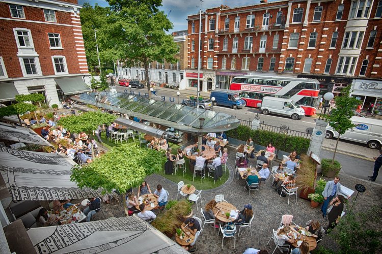 コンランが手がけたレストラン『ブルーバード』（1997年開店） 撮影＝Alex Pareas, Courtesy of Conran and Partners。