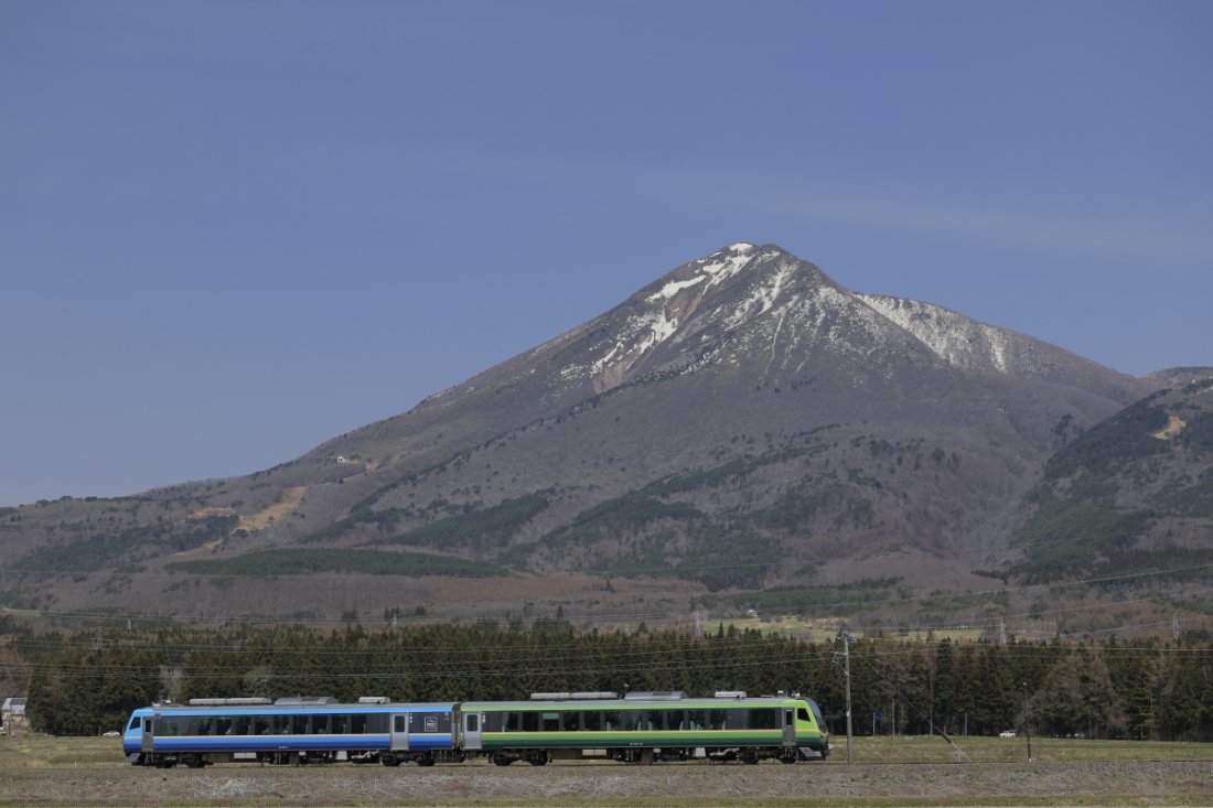 【観光列車、どれに乗る？】二つの新列車、「ひなび（陽旅）」と「SATONO」で、東北の風土をゆったりと味わう