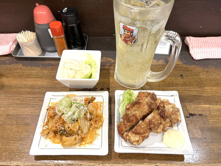おつまみ3点とメガハイボールの雄姿。