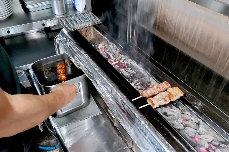 つくねをはじめとした焼き物のタレは、創業当初からずっと注ぎ足している秘伝のもの。