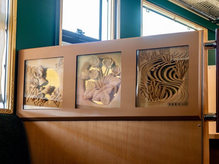 富山県の伝統工芸の井波彫刻は、250年以上の歴史をもつ。