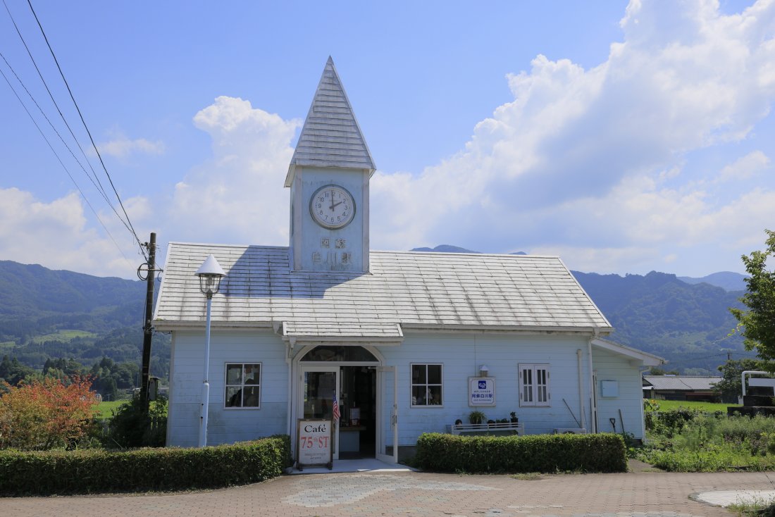 カフェに本屋に地域のハブ……個性豊かな南阿蘇鉄道の駅が語る、熊本地震からの復活と沿線のこれからのこと