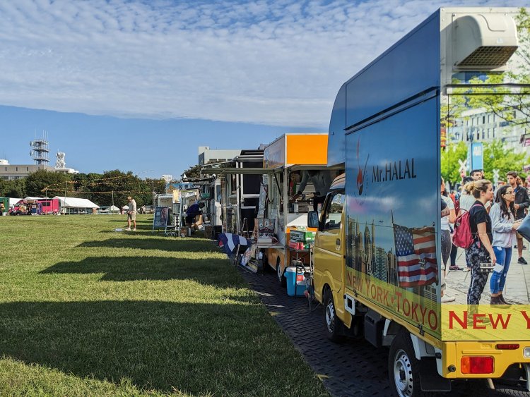 11日には50以上、12～14日には100前後のキッチンカーが登場する。