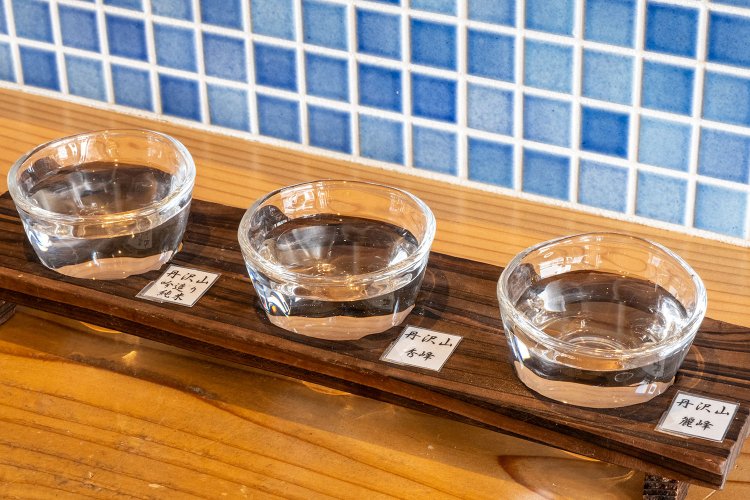 「丹沢山・丹澤山」「隆」3種類の飲み比べセット1000円。