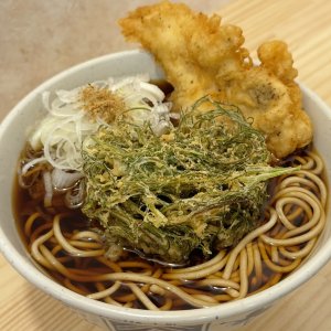 異色の立ち食いそば！板橋区役所前『えんば』の和食の技が注ぎ込まれたじわじわくる旨さ