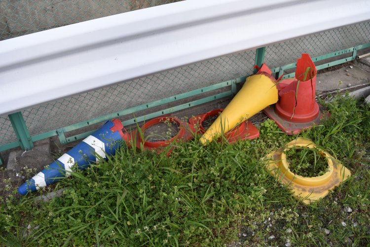 朽ちてしまったコーン。