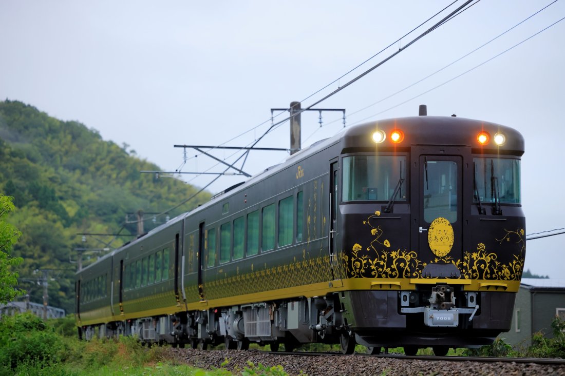 【観光列車、どれに乗る？】10月5日デビュー！ JR西日本の新しい観光列車「はなあかり」で最旬な旅に出よう